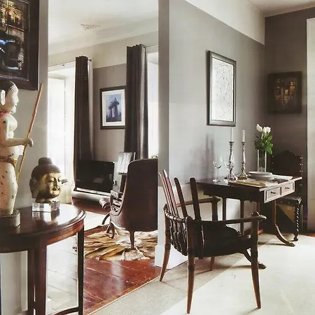 Historic Heart Luxury Apartment *