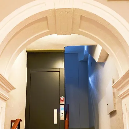 Historic Heart Luxury Apartment *